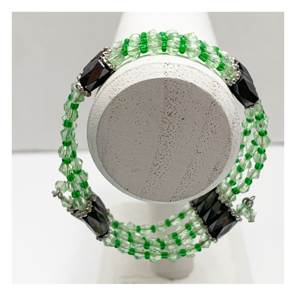 Jade green bicone glass bead and hematite magnetic wrap bracelet - Picture 6 of 7
